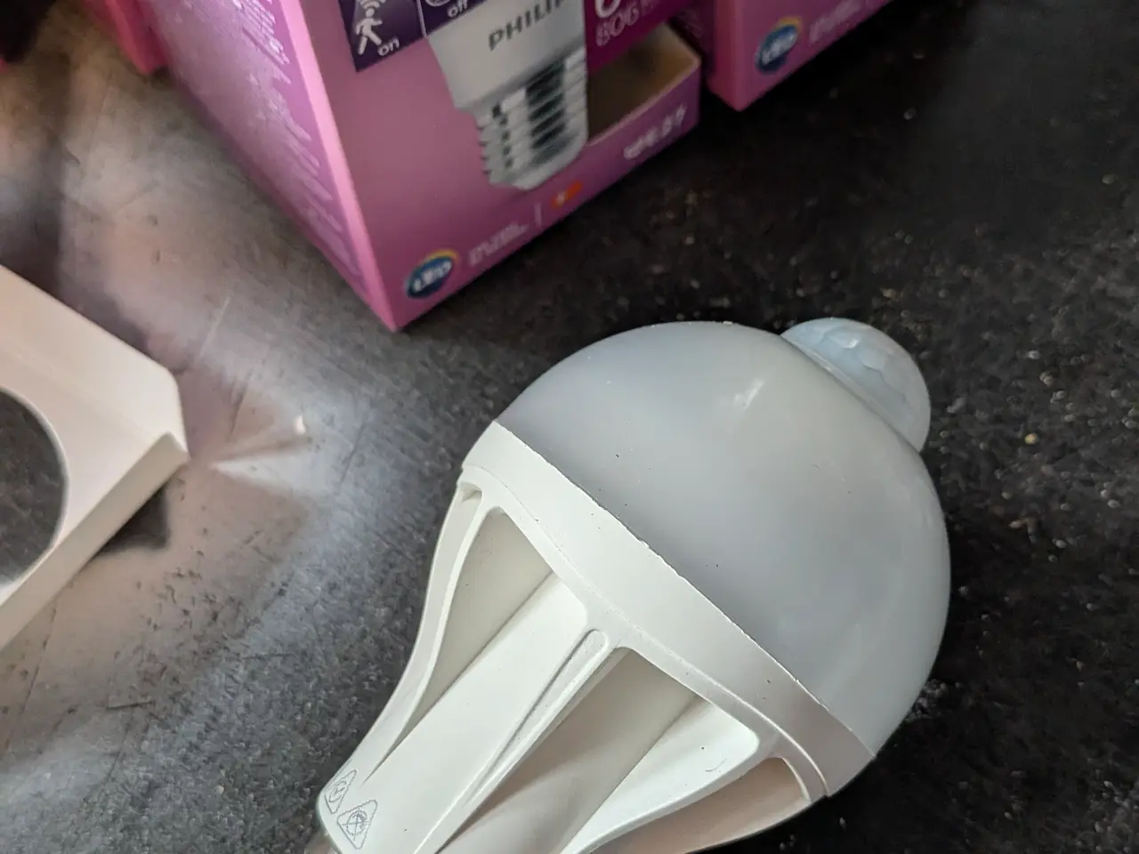 Billede 1 - 6x PIR sensor-pærer E27 LED 9 watt