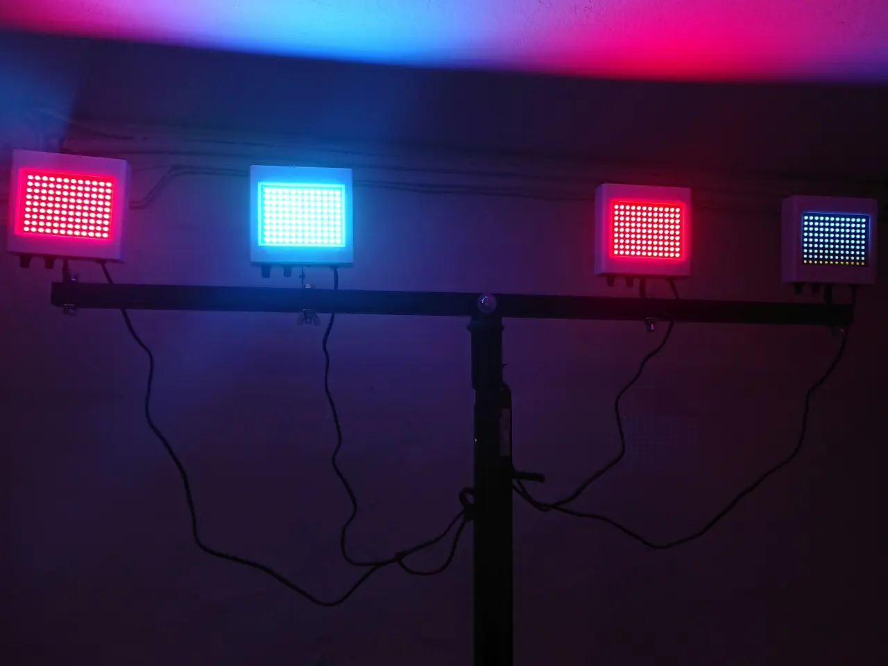Billede 5 - Udlejes - 4 stk. KRAFTIG LYSSTÆRK LED 108Watt
