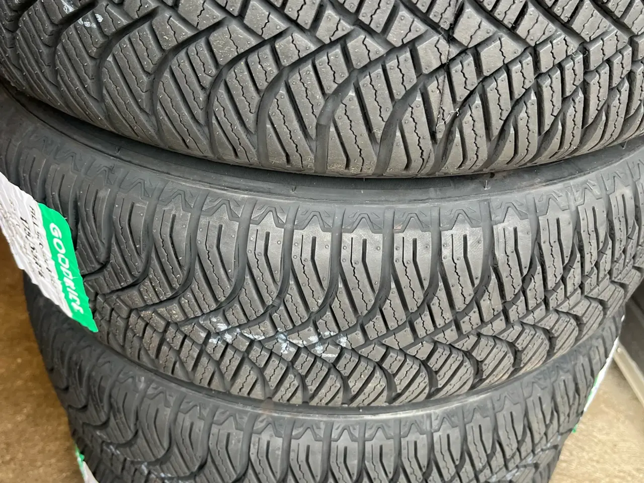 Billede 1 - Nye helårsdæk. 175-65-14. VW Up.