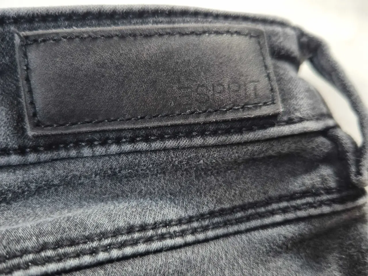 Billede 3 - 2 par bukser  esprit og vero moda 