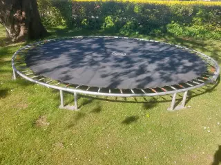Trampolin til nedgravning