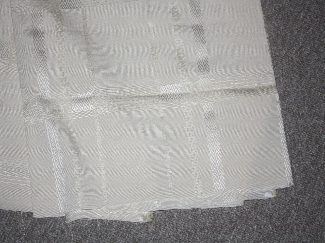 Billede 3 - Creme stof  160 cm x 144 cm