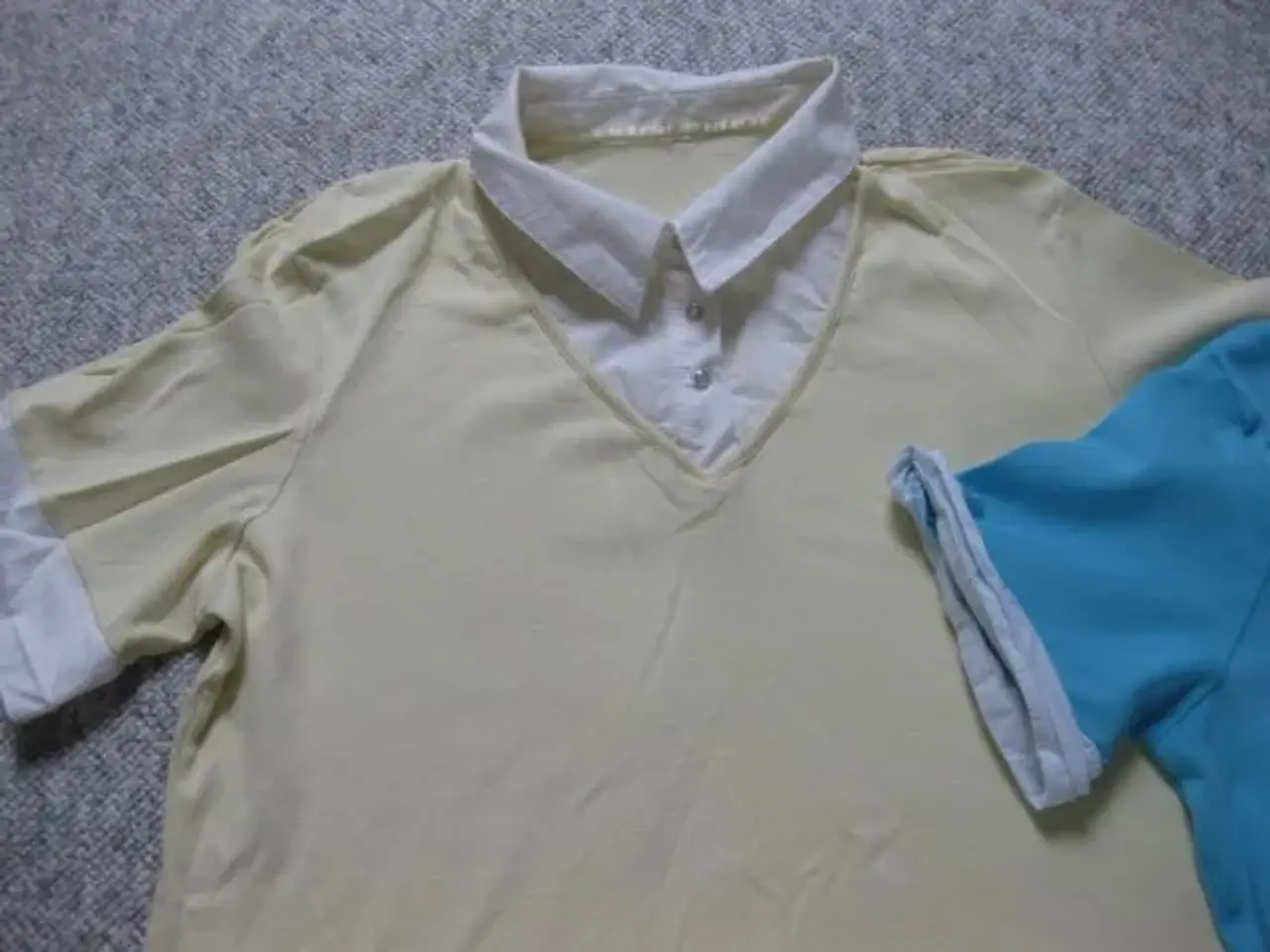 Billede 2 - Str. XL, 2 t-shirts m. skjorteeffekt