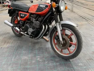 Yamaha xs 750 triple