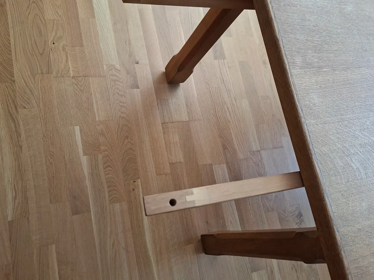 Billede 3 - Spisebord massiv eg.
