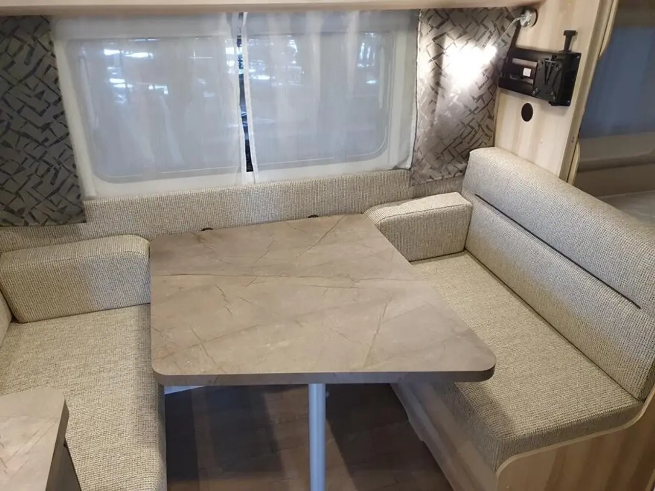 Billede 2 - Campingvogn - Hobby de luxe 400 SFe 2024 NY 