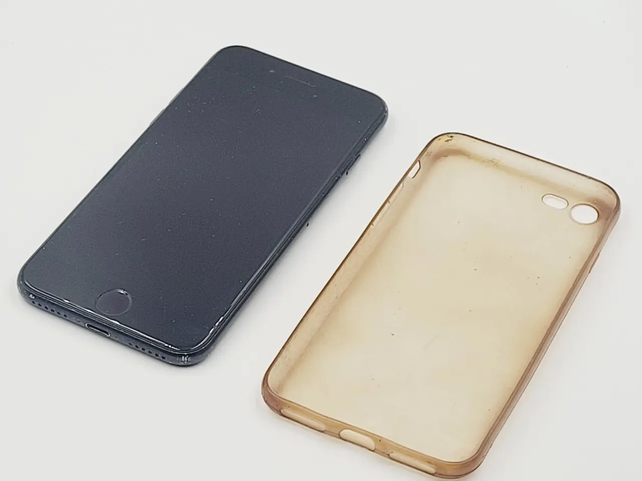 Billede 1 - ⭐️· 📱 Defekt iPhone 7 (Model A1778) - DEFEKT