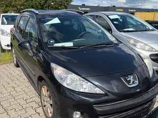 – Peugeot 207 2012
