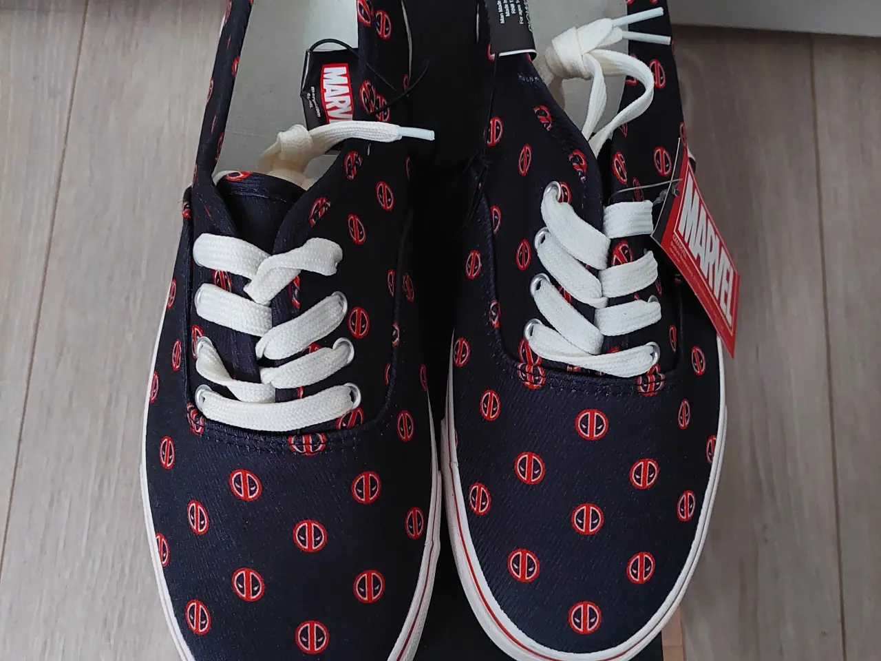 Billede 2 - Marvel dead pool sneakers