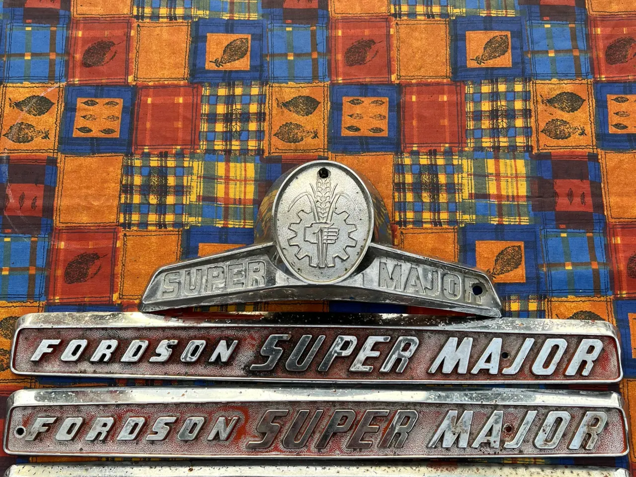 Billede 1 - Fordson super emblemer