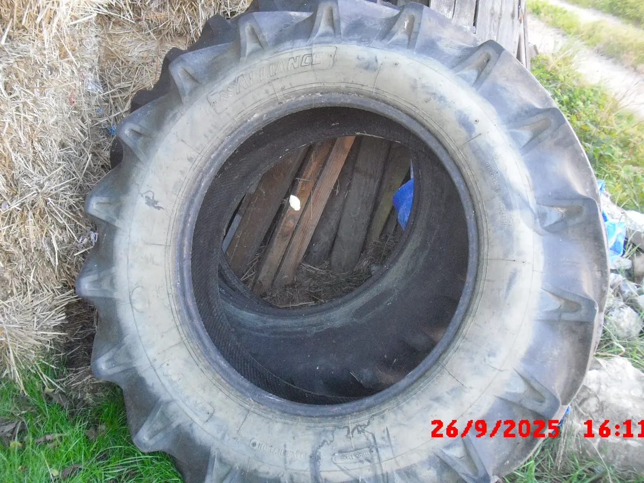 Billede 1 - 2 dæk 16/9 x 30 fra kalkspreder.