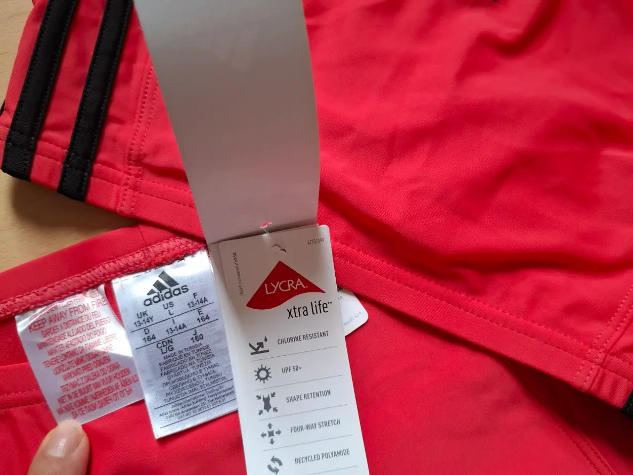 Billede 2 - Lækkert ADIDAS bikini sæt, sælges.