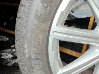 Audi original 112x5 med Goodyear vinter dæk 285/45