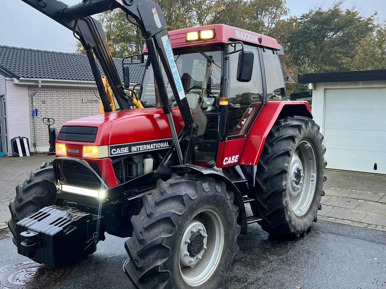 Billede 1 - Case traktor med frontlæsser 