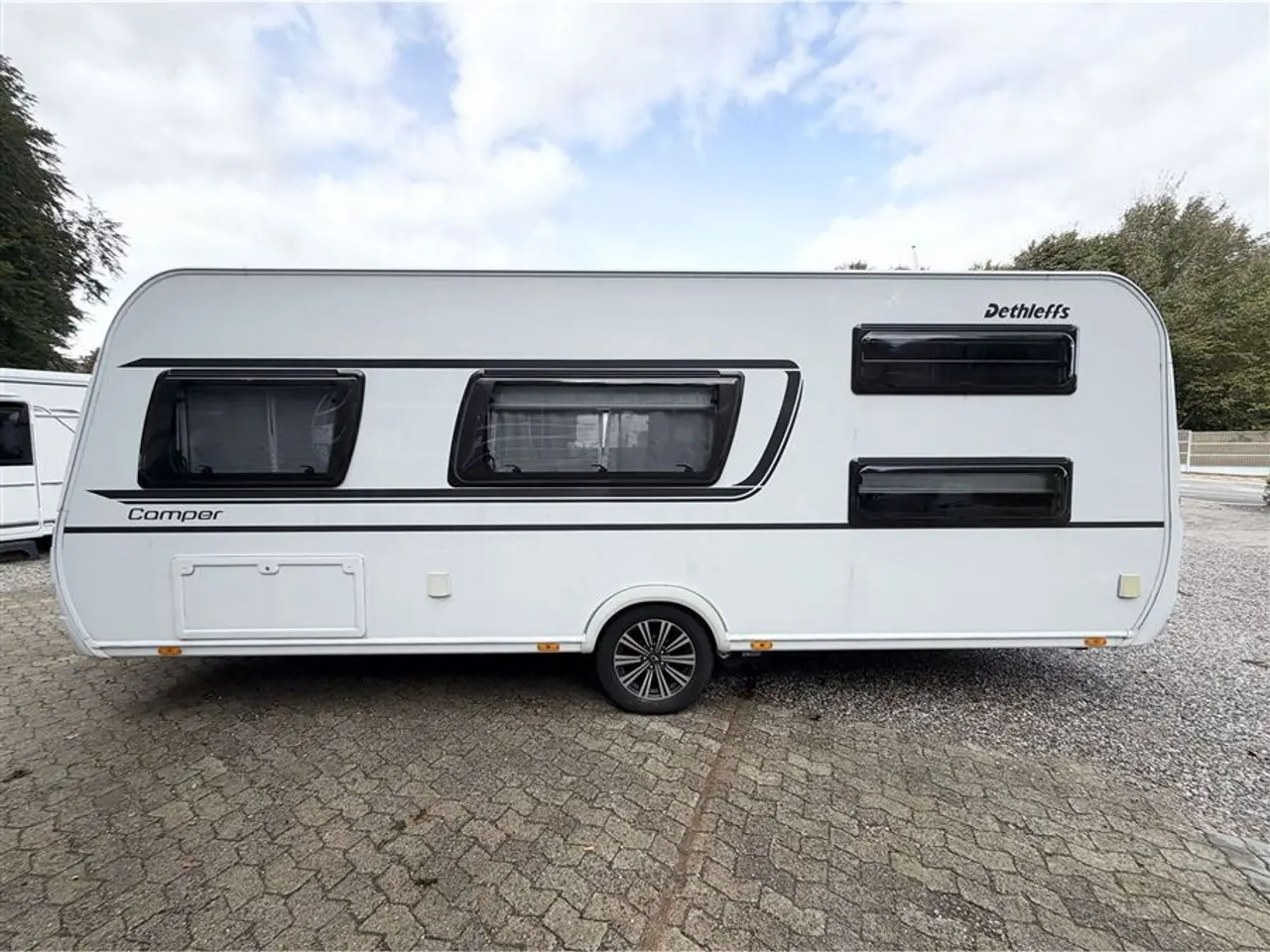 Billede 5 - 2022 - Dethleffs Camper 540 QMK D-Line   Dobbeltseng-Køjer-Gulvtemp.-Mover-Aircon-Telt