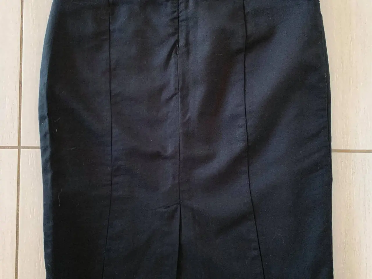 Billede 3 - Vero Moda højtaljet nederdel, str. 40