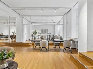 Bliv en del af B!NGS: Lyst og moderne kontorlejemål med høj loftshøjde og privat terrasse