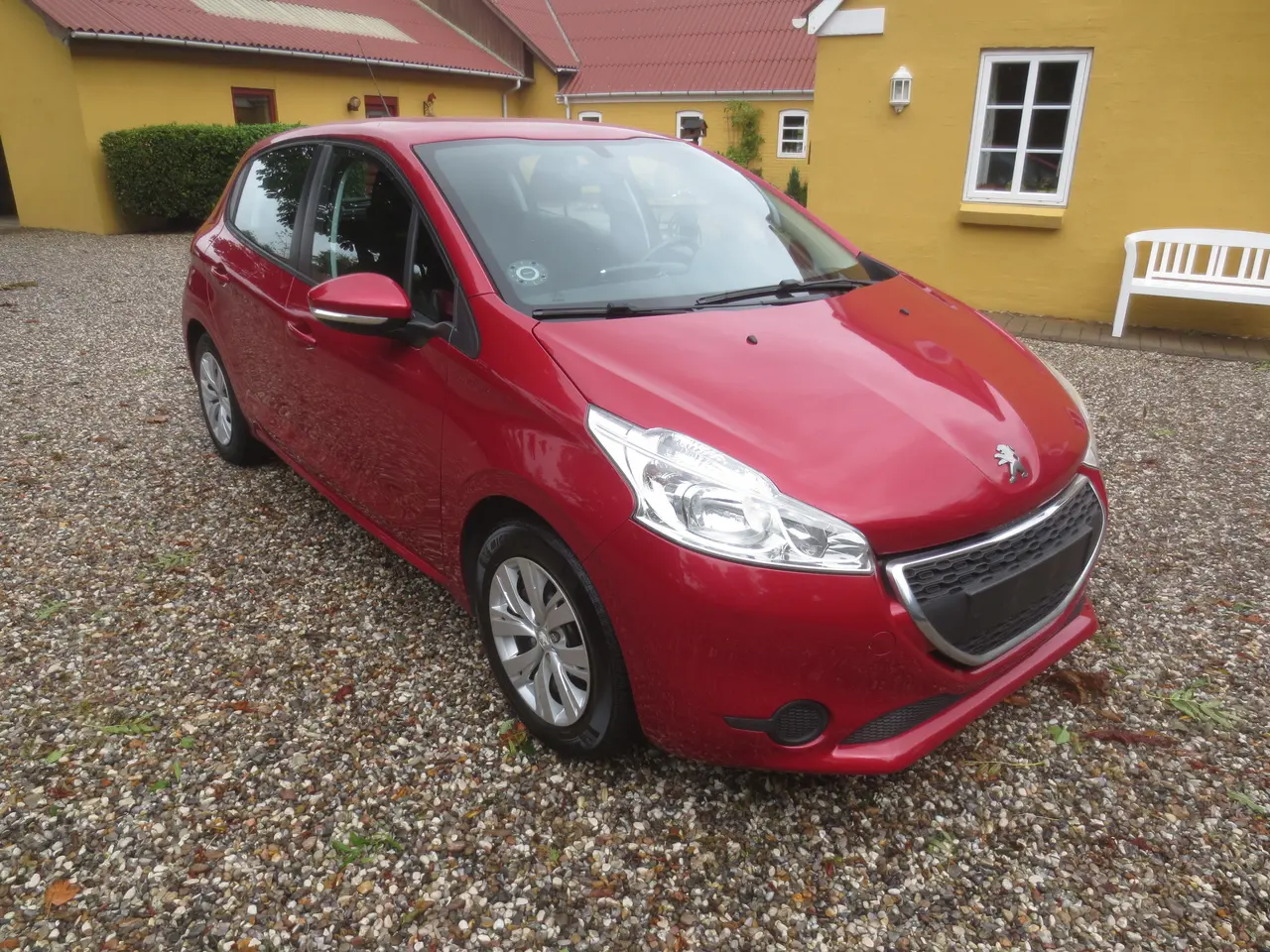 Billede 4 - Pæn Peugeot 208 1.2 i År 14. Nysynet.