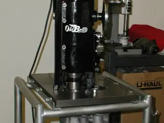Boreværk cylinderudboring. Rotationsslibemaskine