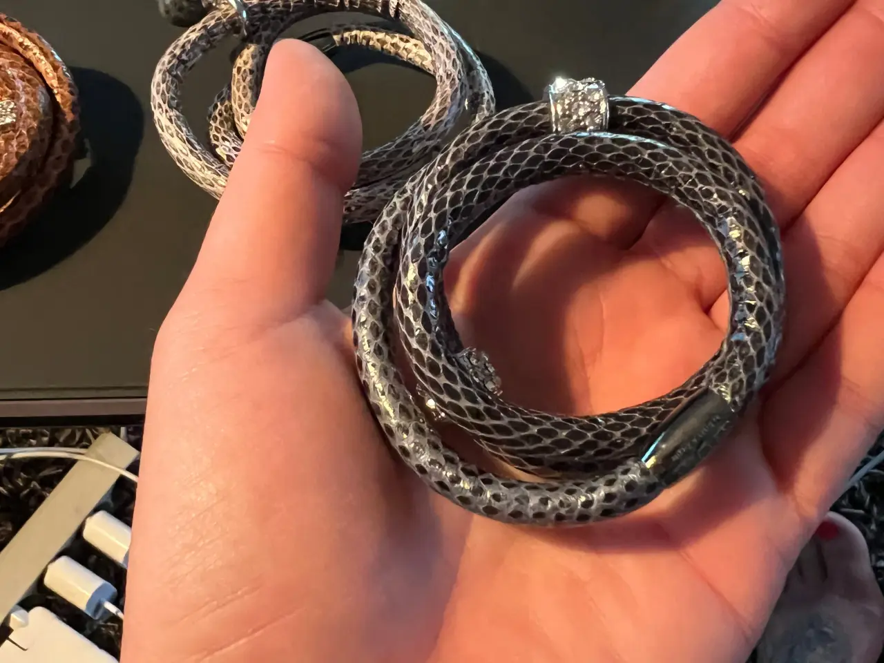 Billede 7 - Smukke story armbånd ca 57 cm