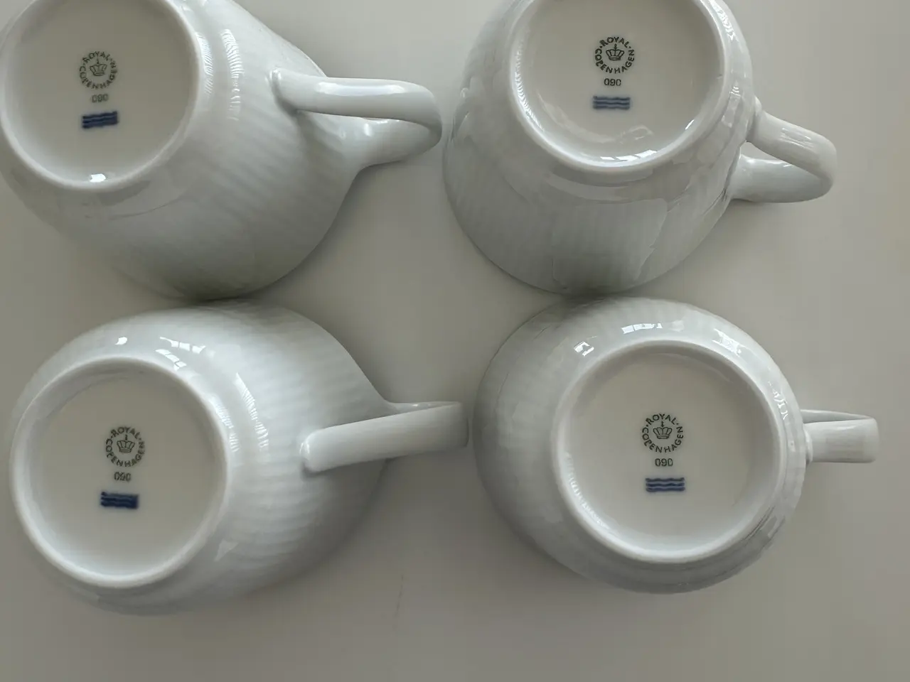 Billede 2 - Royal Copenhagen Hvid Riflet Højhankskop nr 090