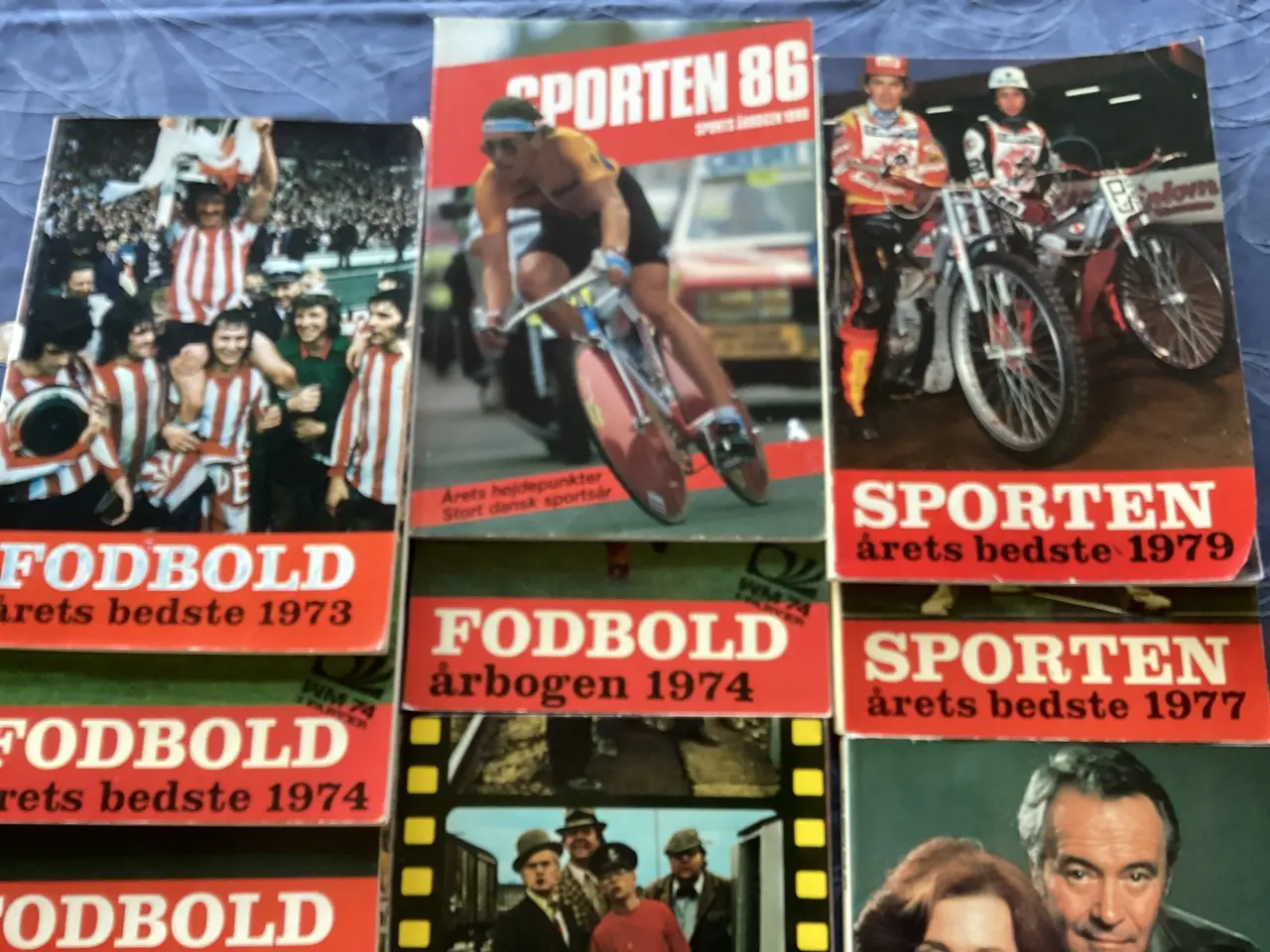 Billede 2 - Sport -og filmårbøger. 10 kr stk