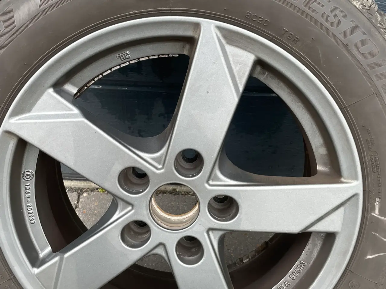 Billede 2 - Vinterdæk på alufælge -  205/60 R 60