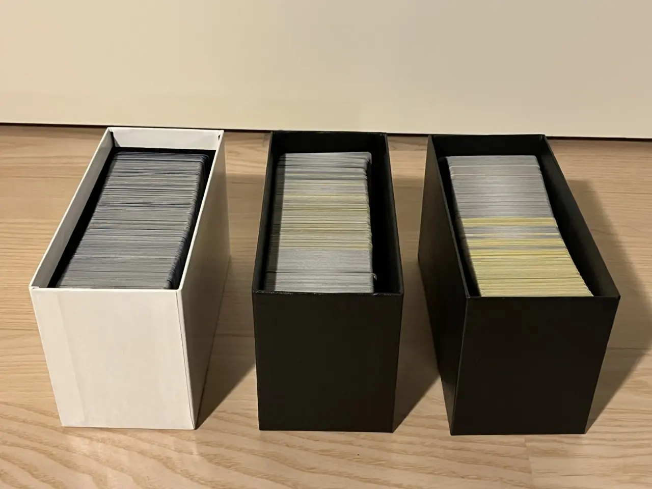 Billede 2 - 🟡 450 ÆGTE Pokémonkort i hver ETB-æske! 🔥