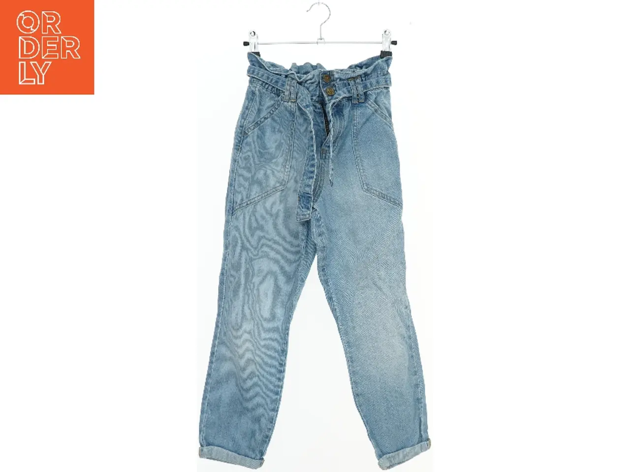 Billede 1 - Lyseblå jeans med bælte fra River island (str. 134)