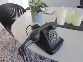 sjælden gammel telefon med høreanordning gratis