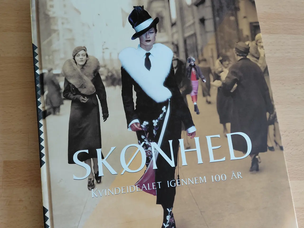 Billede 1 - Skønhed - Helt nyt eksemplar.
