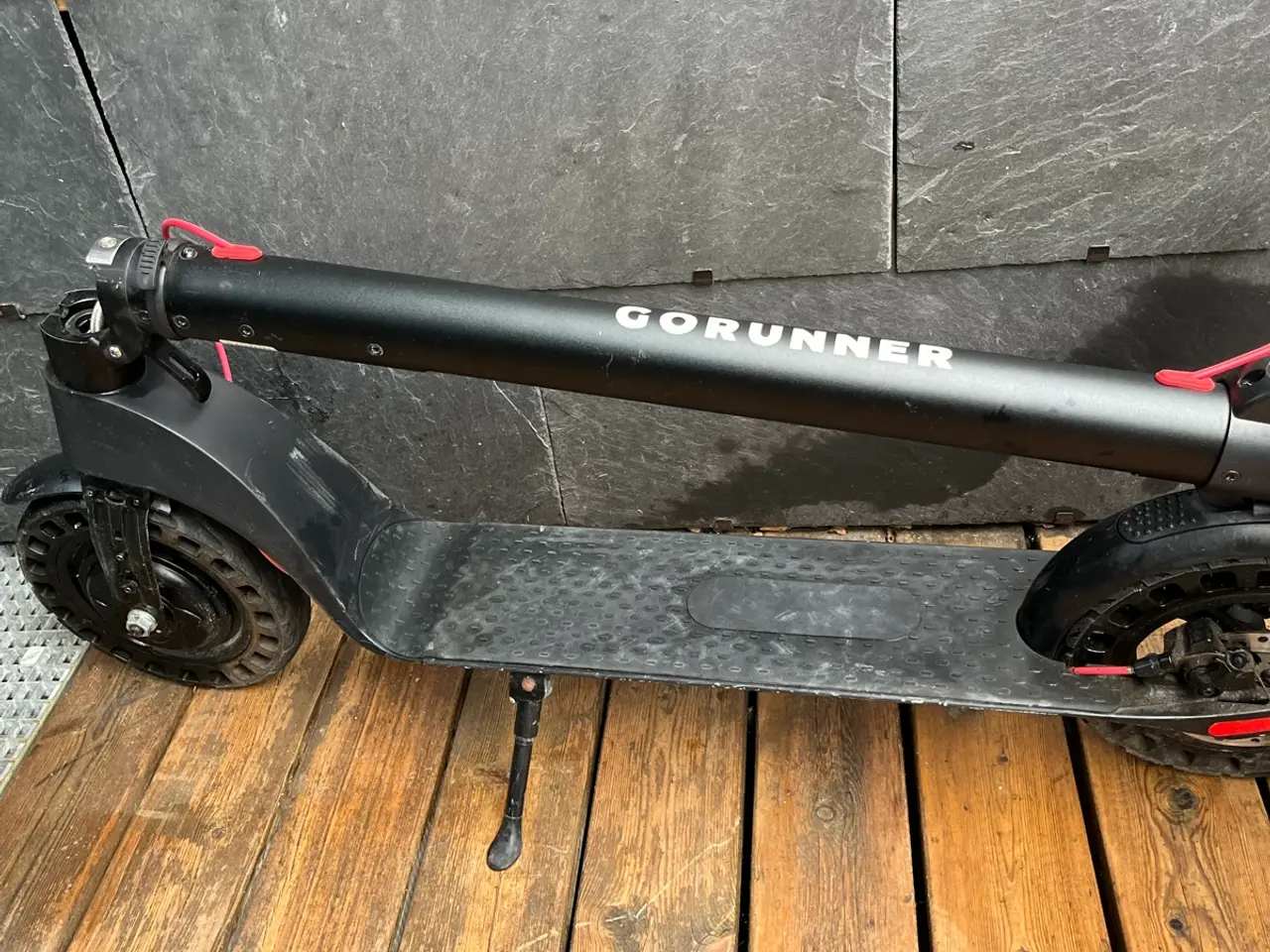 Billede 4 - GoRunner Comfort 10” el-løbehjul – god stand 🛴