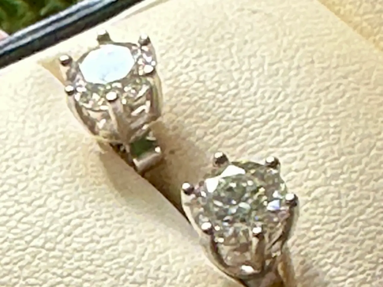 Billede 2 - Nye sølvørestikker med 1 eller 2 karat moissanite.