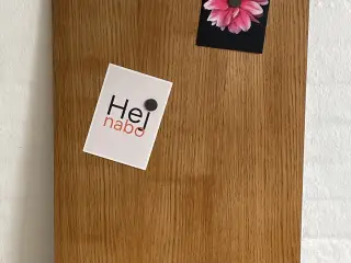 Magnetisk opslagstavle i egetræsfinér