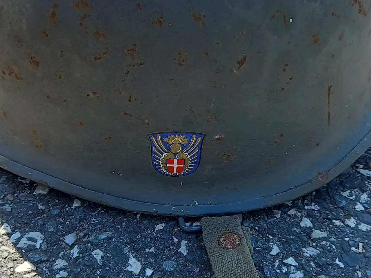 Billede 1 - Militær hjelm.