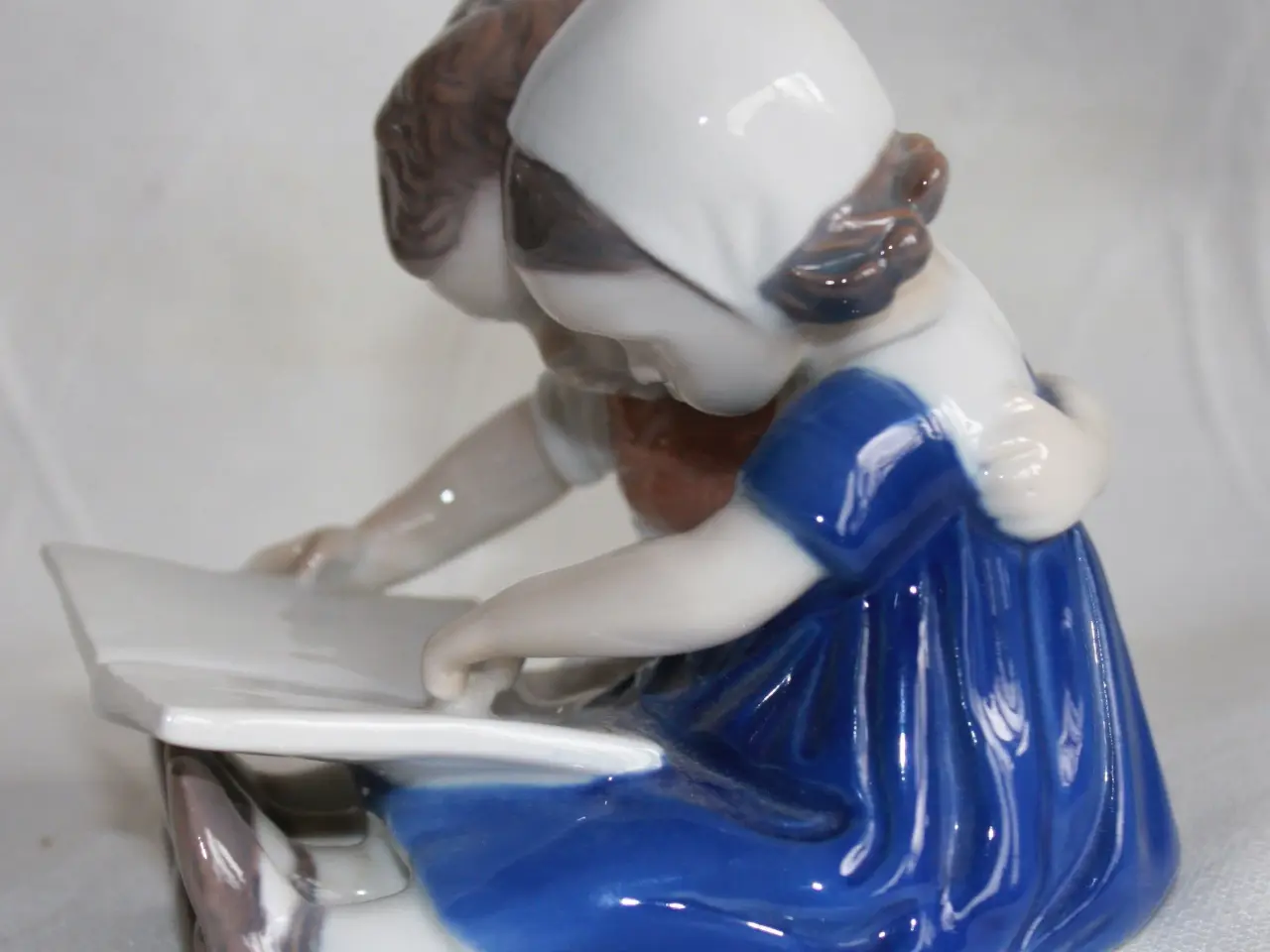 Billede 3 - Læsende børn, figur fra Bing & Grøndahl