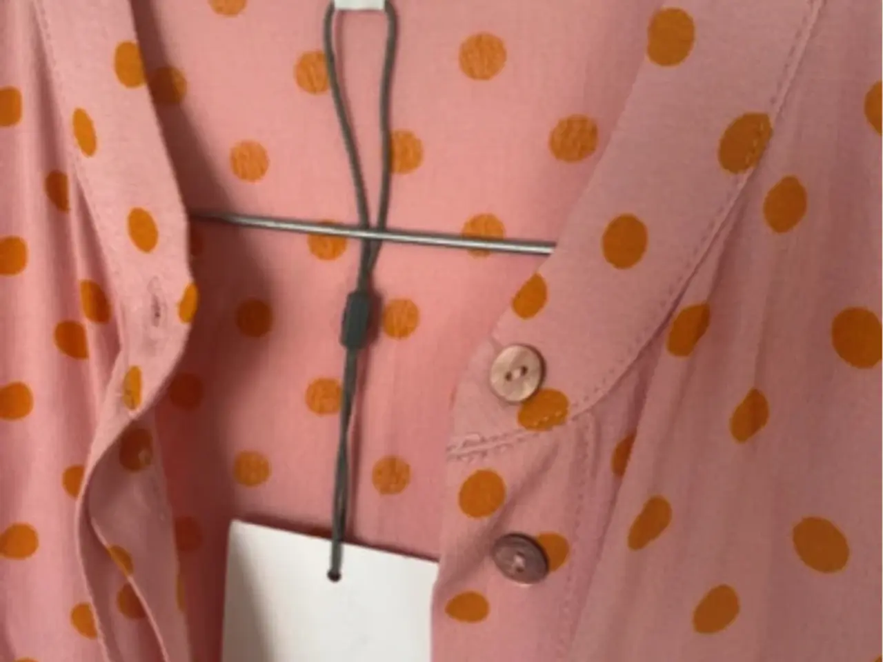Billede 5 - Flot lyserød kjole med orange prikker