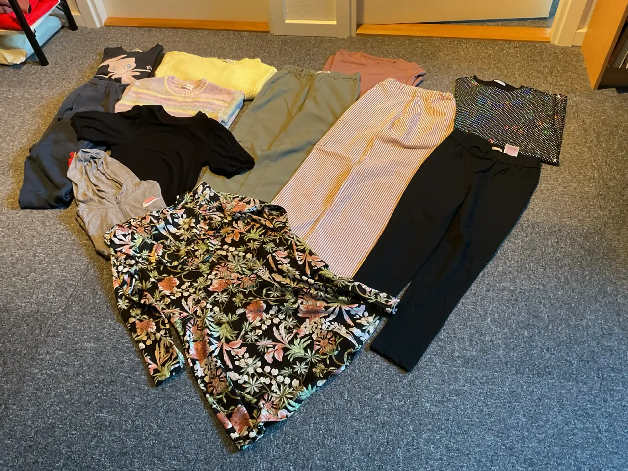 Billede 2 - Tøjpakke til pige 8-12 år.