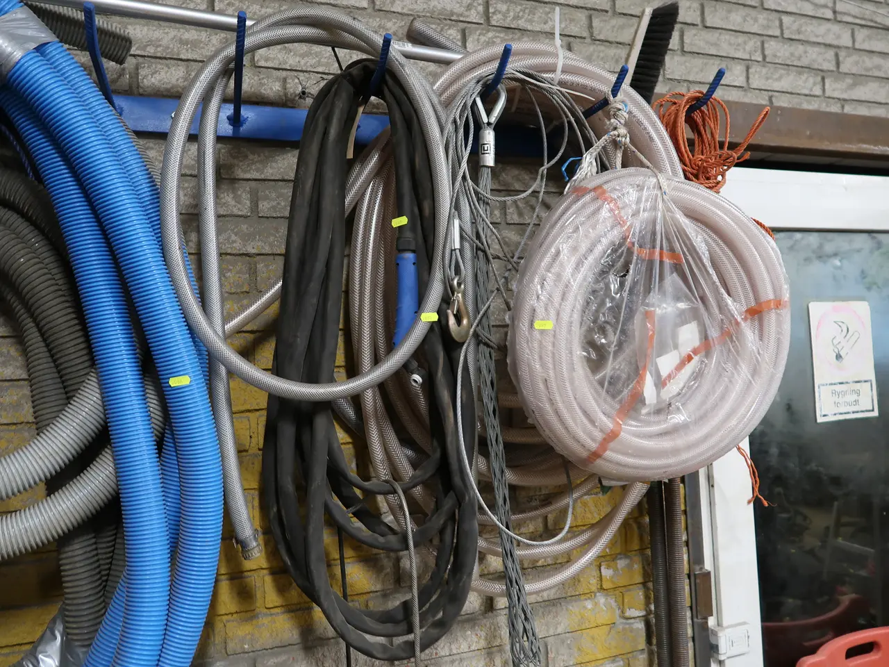 Billede 1 - Div. slanger samt løftekroge