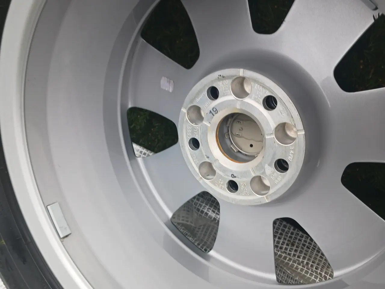 Billede 3 - NYE ORIGINALE AUDI Q3 sommerdæk