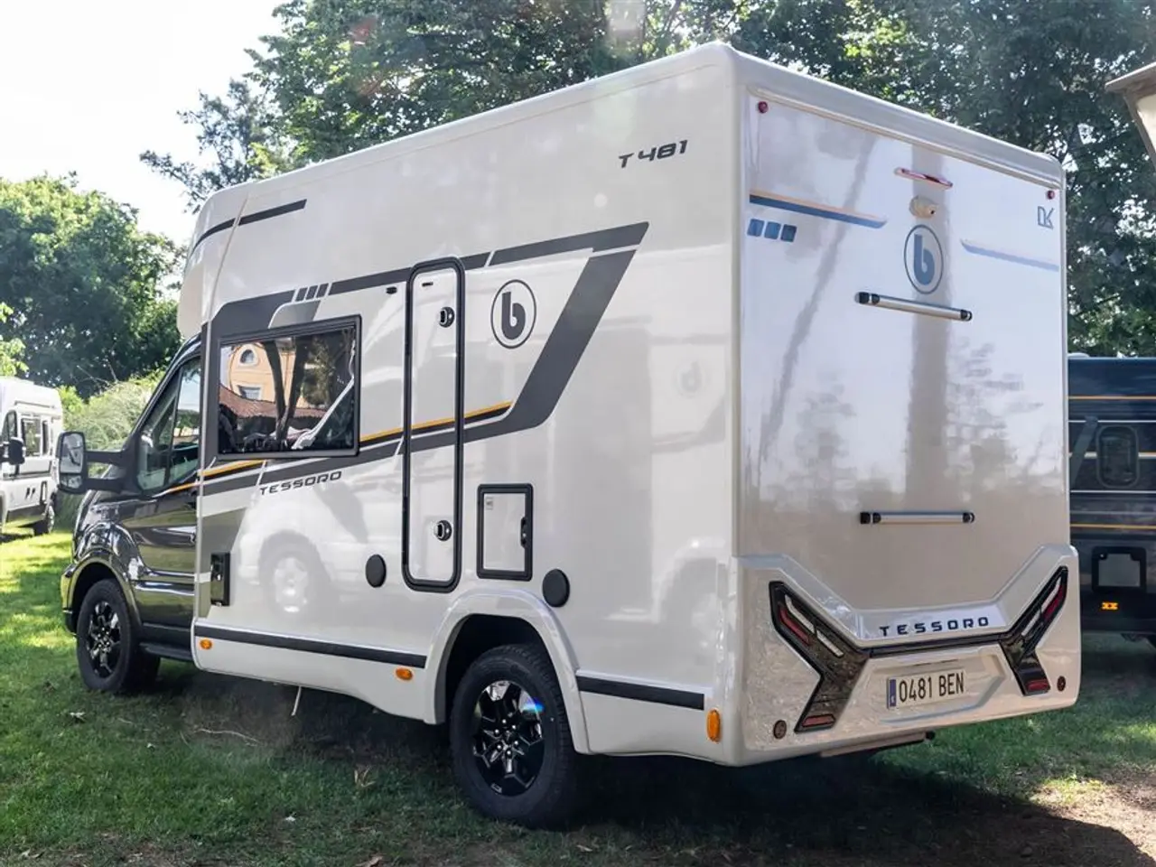 Billede 34 - 2027 - Benimar Tessoro 481 Northautokapp Under 6 meter med enorm plads indvendig