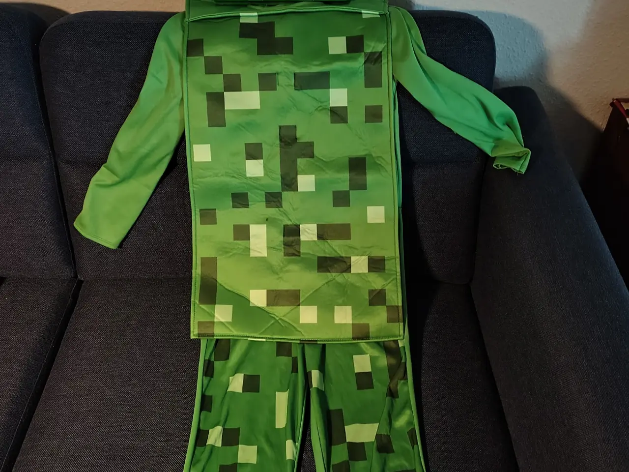 Billede 1 - Minecraft udklædning str.144