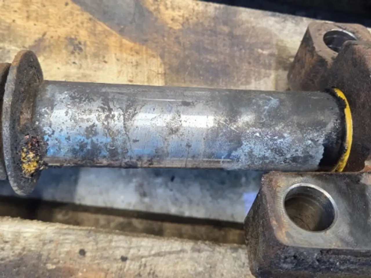 Billede 17 - New Holland LB115B Styrecylinder 85807979