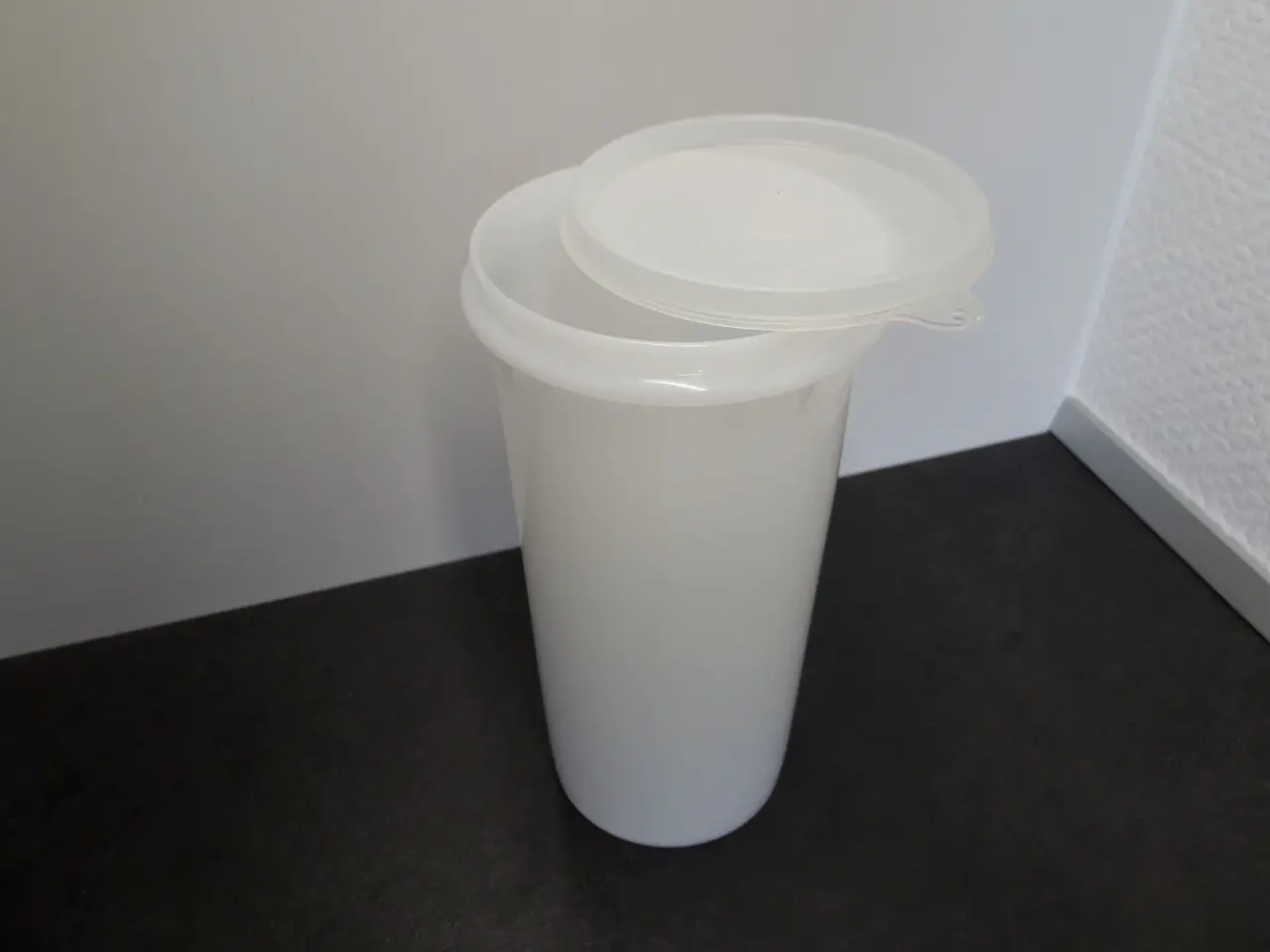 Billede 3 - Tupperware rund beholder