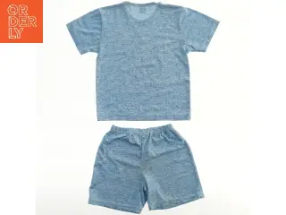 Træningssæt med t-shirt og shorts fra Adidas (str. 116)