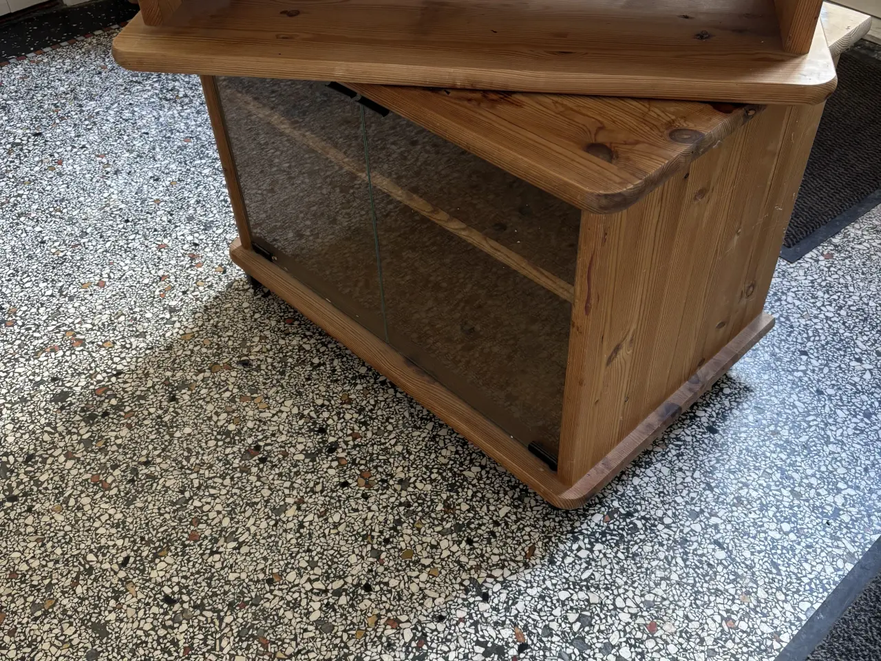 Billede 2 - TV bord i ludbehandlet fyr