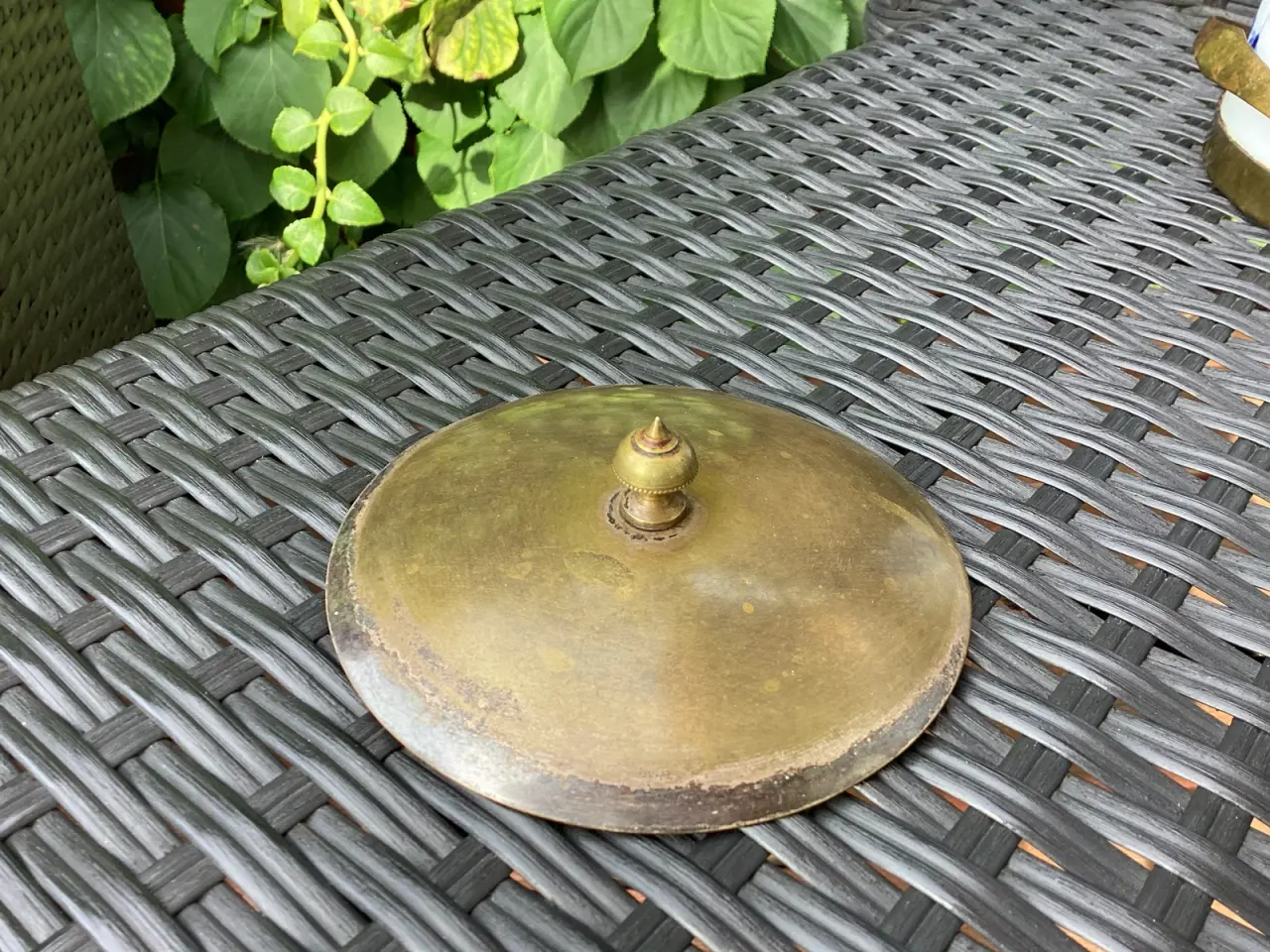 Billede 12 - Fin ældre kiksespand i opaline glas med blå glasur