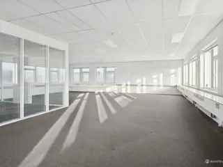 Lejemål på 345 m² i Kastrup – fleksibel indretning af kontor og lager