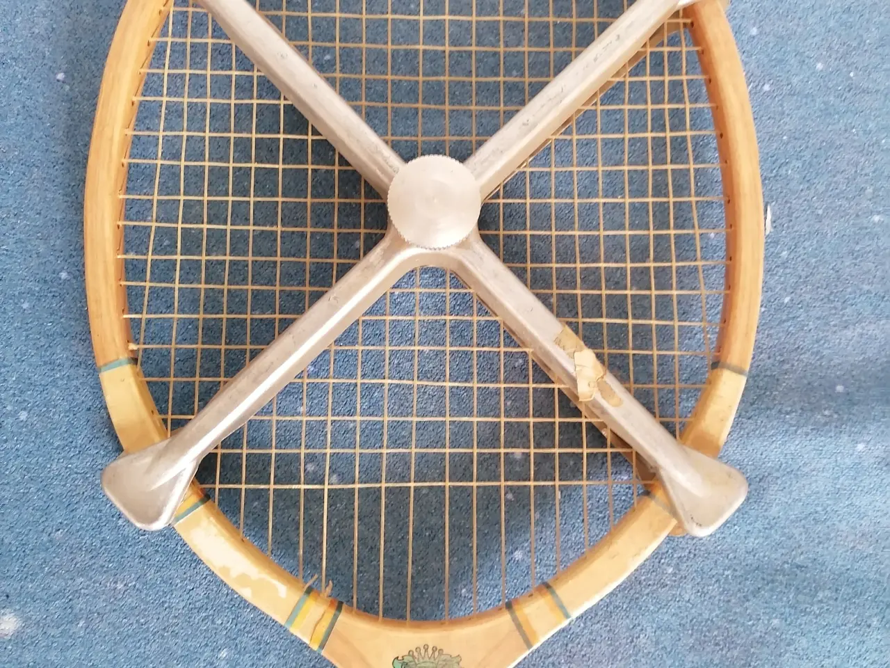 Billede 4 - Flot Gammel Invincible Badminton-ketsjer