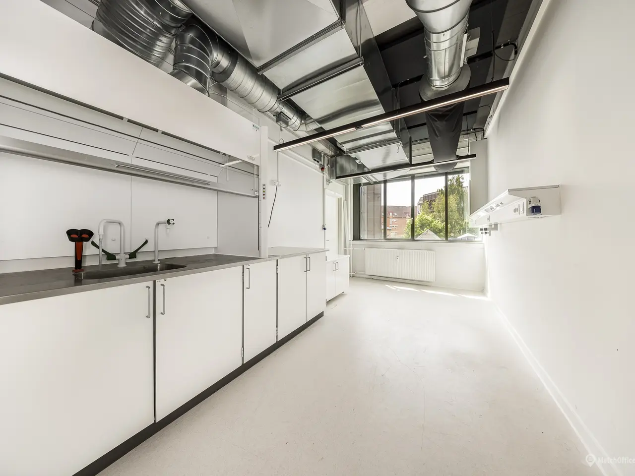 Billede 2 - Rummeligt laboratorie på 347 m²